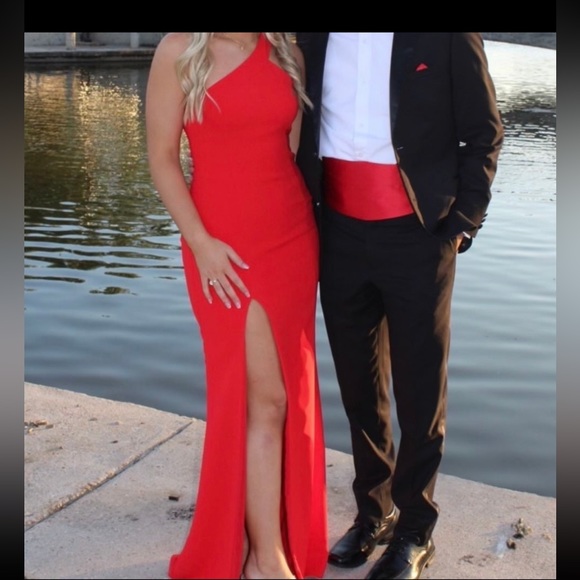 Revolve Evan Gown - Picture 2 of 2